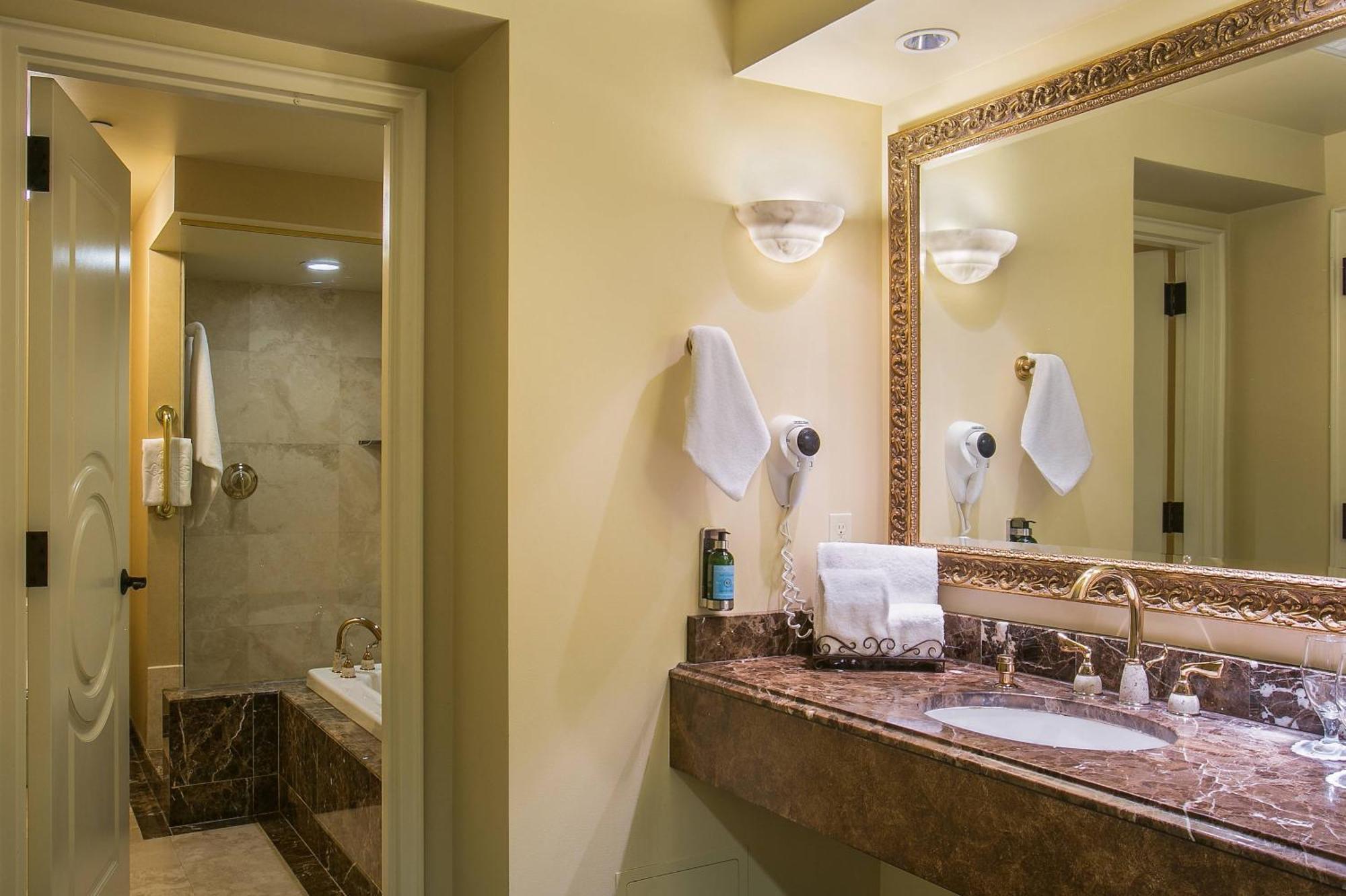 Parlor Suite,1644421639:JPEG